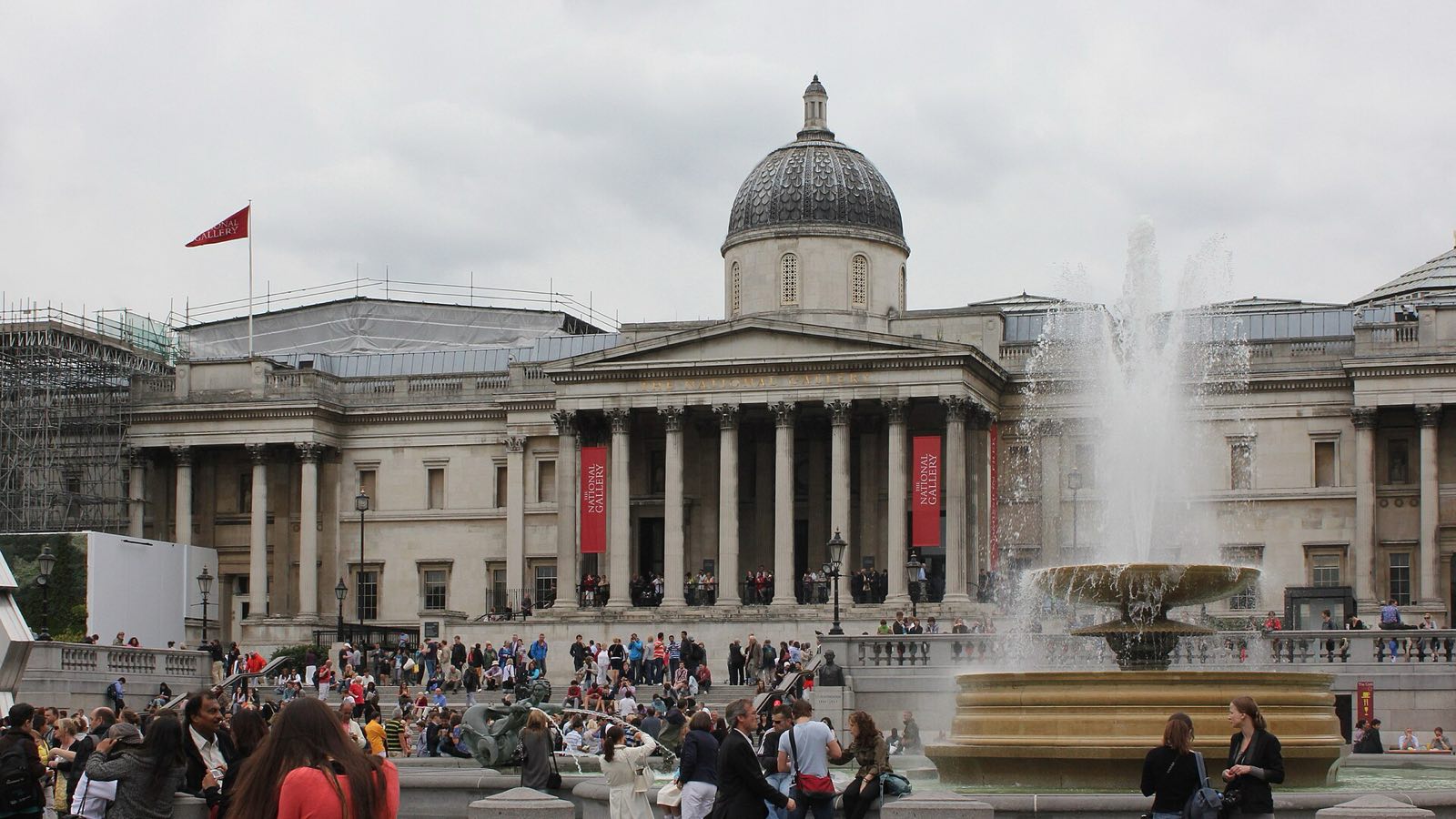 The National Gallery and a fountain on Trafalgar Square.